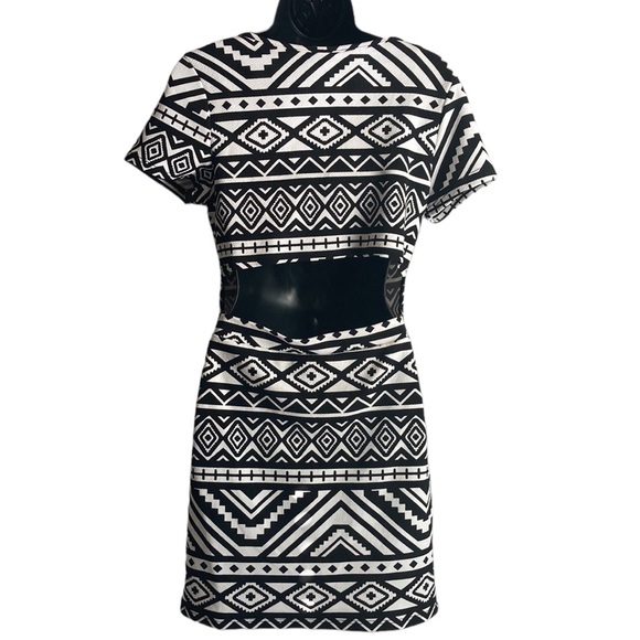Shasa Geometric Print Open Waist Bodycon Dress Size Large (Juniors) - Picture 3 of 11